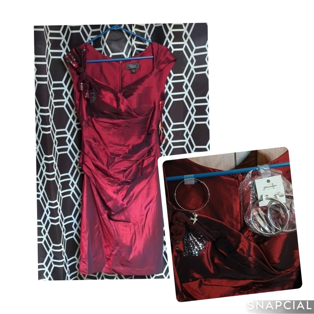 Ladies evening gown nwt With Earings And Bracelette